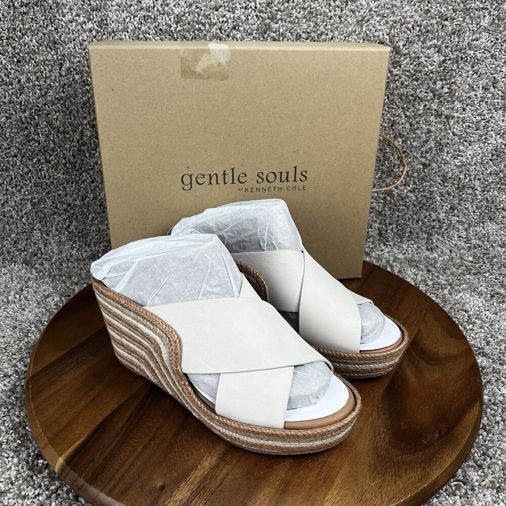 Gentle Souls by Kenneth Cole Women's Porto Wedge Sandal Size 9 M Stone Nubuck